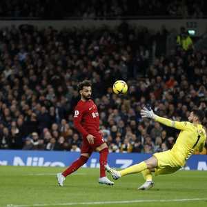 صلاح مسجلا الهدف الثاني