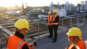 المستشار الألماني أولاف شولتس خلال زيارة لشركة BASF