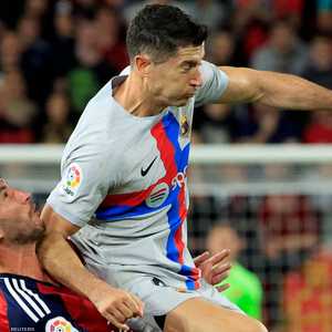 ليفاندوفسكي طرد بعد تدخل عنيف بالمرفق