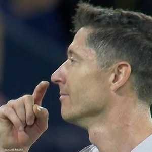 ليفاندوفسكي طرد بعد نصف ساعة