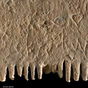 كتابة كنعانية على مشط عاجي قديم عثر عليه في إسرائيل