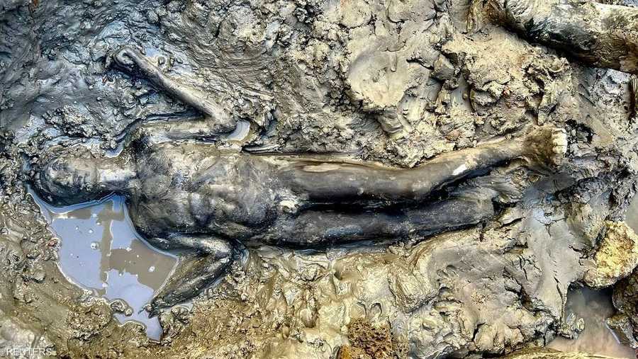 اكتشفت القطع تحت الطين أثناء عمليات تنقيب قرب سيينا شمالي إيطاليا
