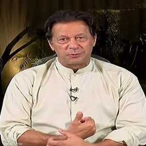 عمران خان يخاطب الحشود عبر الفيديو