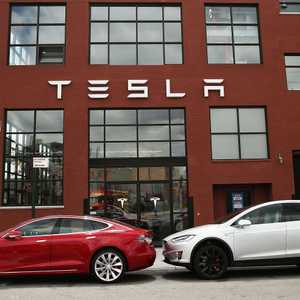 سيارات تسلا الكهربائية