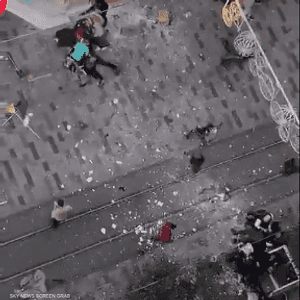 جانب من الانفجار الذي وقع في منطقة تقسيم