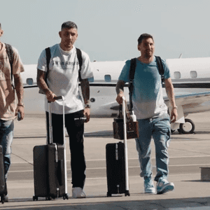 وصول ميسي إلى العاصمة الإماراتية أبوظبي