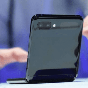 تنزيل تطبيقات غير موثوقة يزيد العرضة للاختراق والتجسس