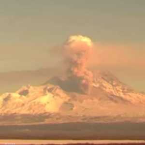 الثوران الجديد المفاجئ أعقب زلزالا قويا وقع يوم السبت