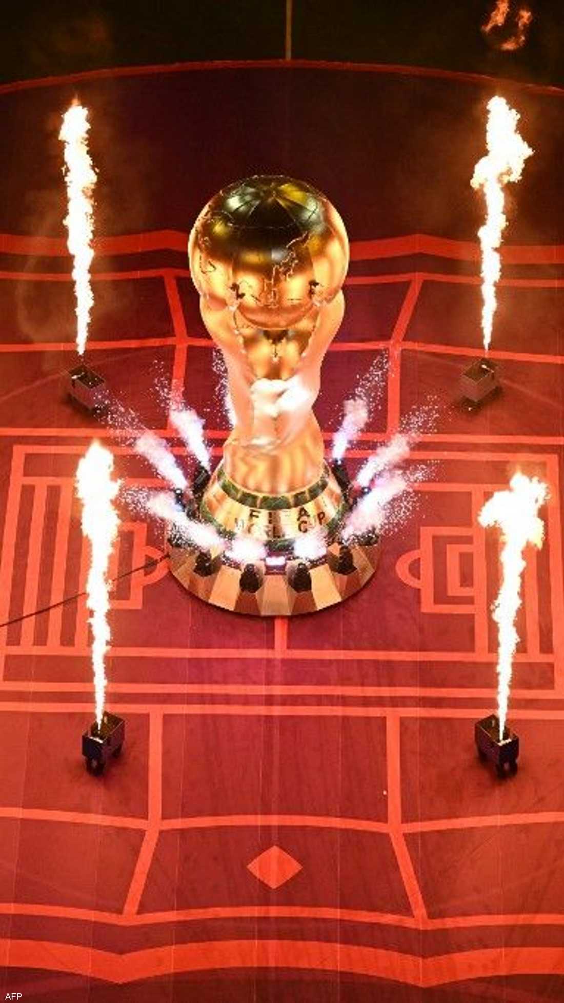 شهد استاد البيت في العاصمة القطرية الدوحة، الأحد، افتتاح أول بطولة لكأس العالم لكرة القدم في الشرق الأوسط، وسط تدفق زعماء العالم ومشجعي كرة القدم.