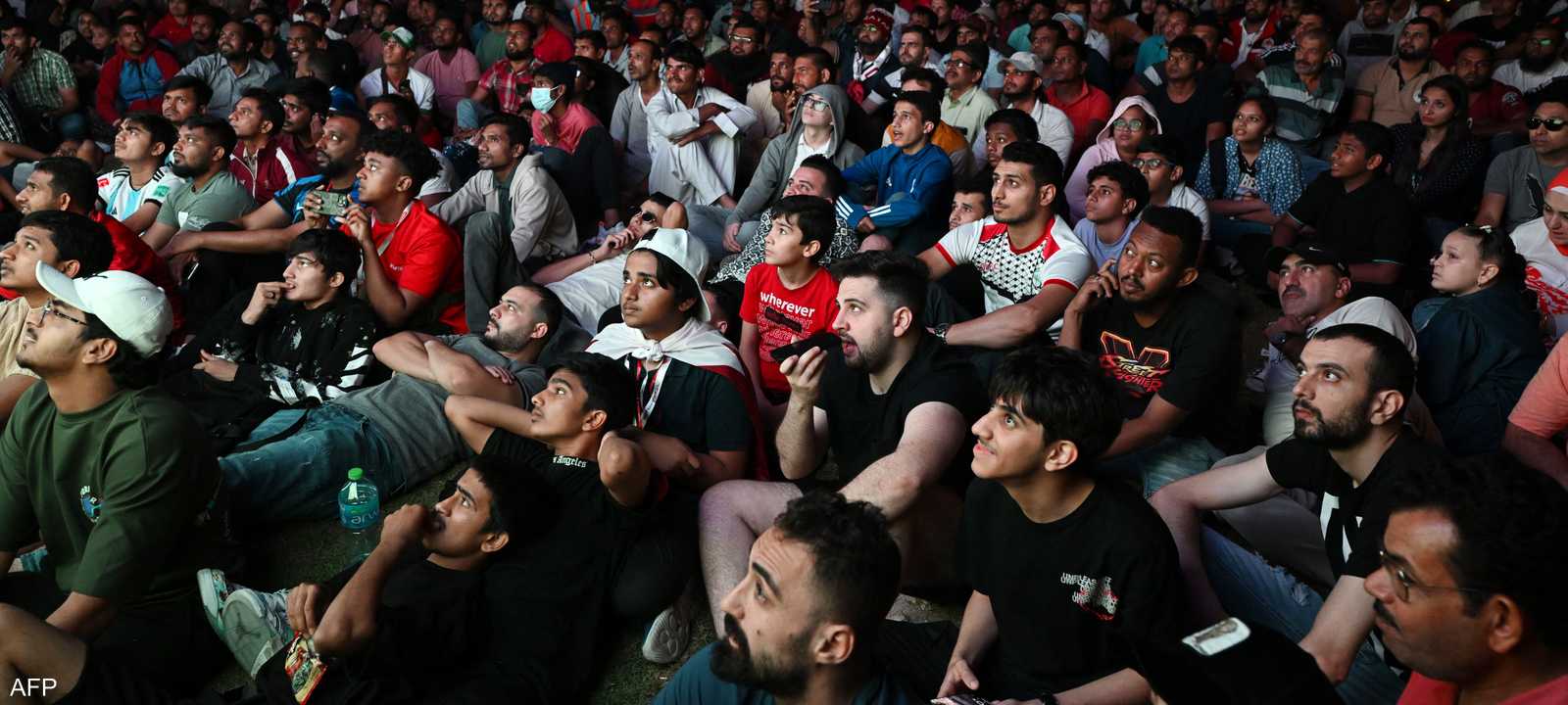الآلاف تابعوا حفل الافتتاح بمناطق المشجعين