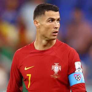 رونالدو مرتديا شارة القيادة أمام غانا