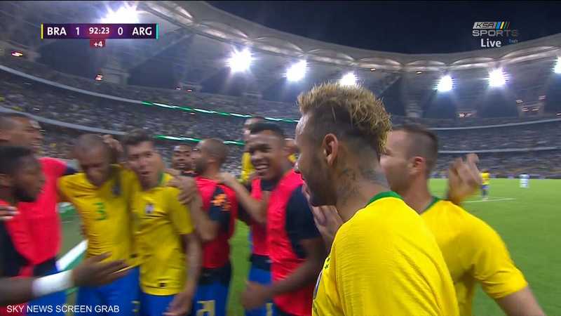 دونغا يتوقع تألق نيمار وفوز البرازيل بكأس العالم