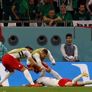 ليفاندوفسكي ينخرط في البكاء بسجيله هدف المونديال الأول