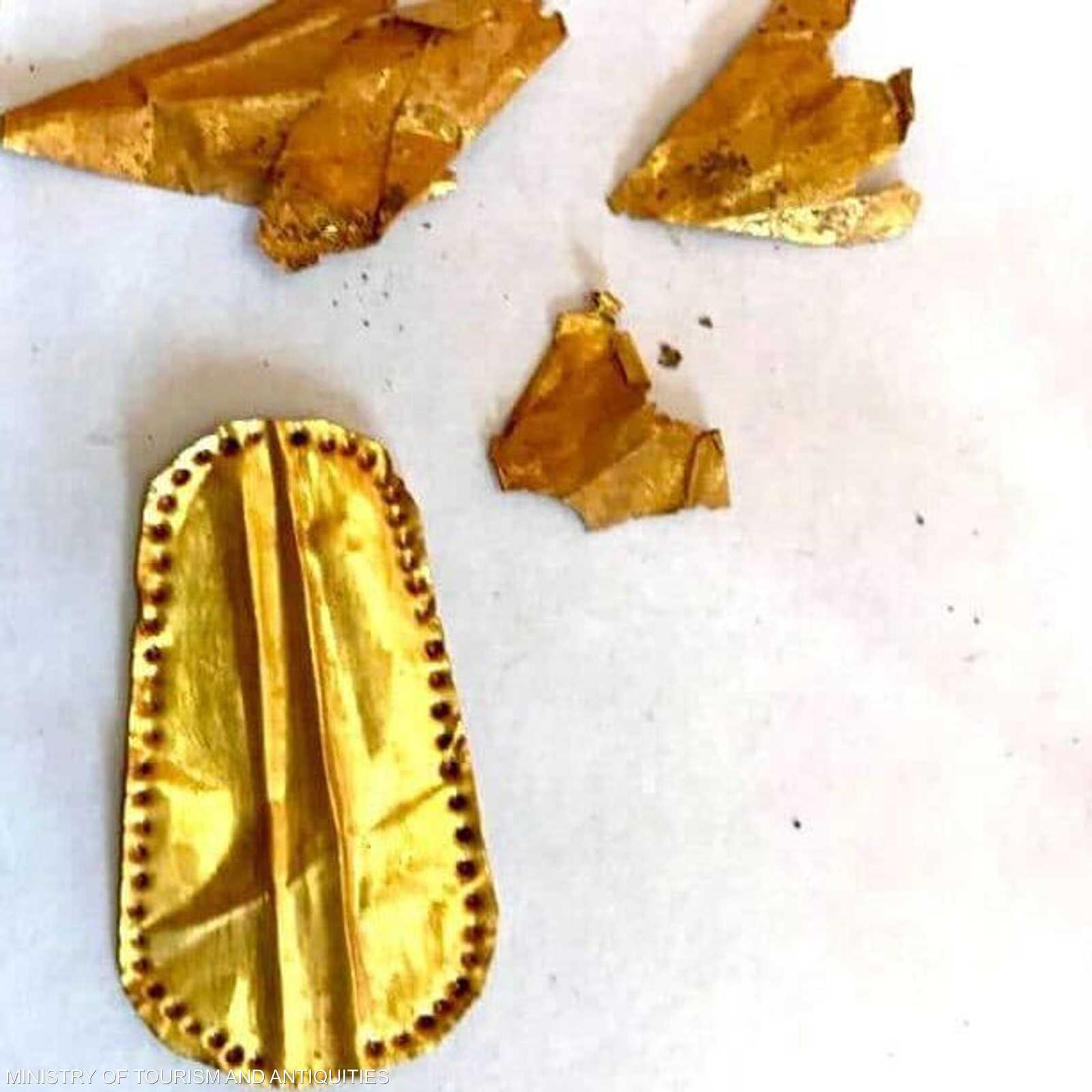 مومياوات بألسنة ذهبية