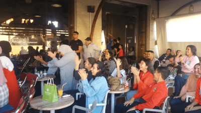 مشهد جديد.. فتيات المغرب في المقاهي لتشجيع أسود الأطلس