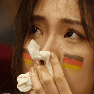 دموع الحزن على وجوه أنصار المنتخب الألماني