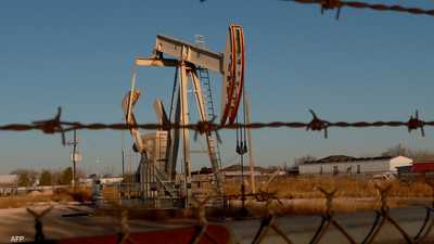 النفط يتراجع مع قرب فرض حظر على منتجات النفط الروسية