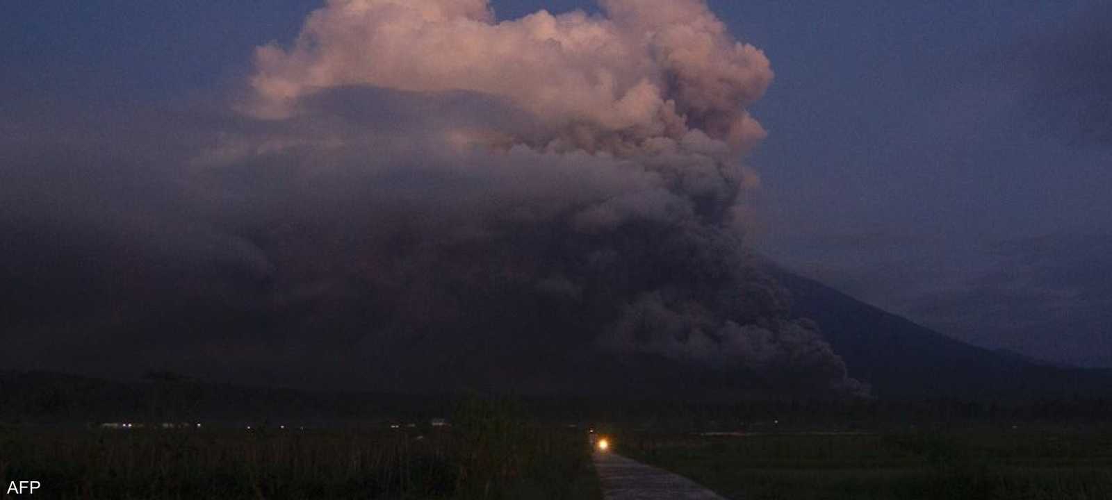سبق لبركان جبل سيميرو في أن ثار في ديسمبر من العام الماضي
