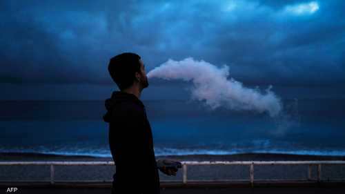 دراسة تحذر من انتشار السجائر الإلكترونية بين المراهقين