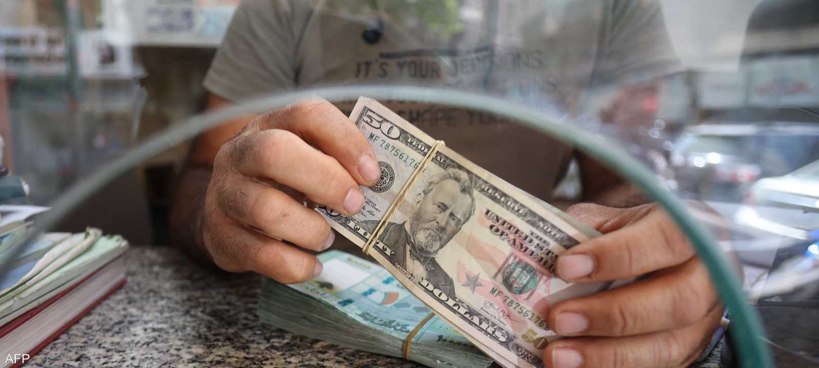 لبنان.. ضرائب كبيرة على من يتقاضى راتبه بالدولار