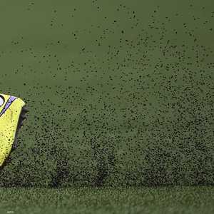 تساعد الثقوب في تخفيف الضغط عن الساق