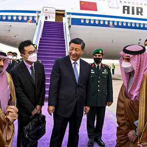 لحظة وصول الرئيس الصيني إلى الرياض
