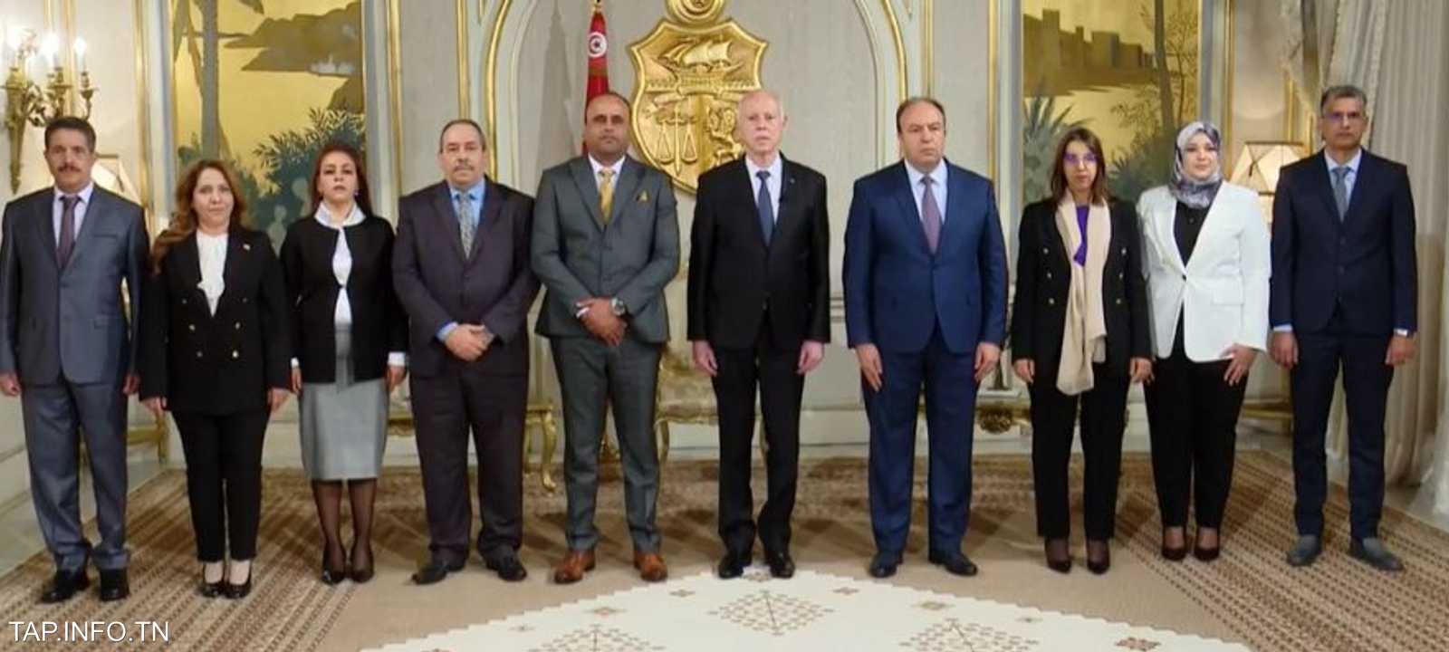 اللجنة مكونة من 8 أعضاء