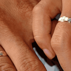 الخطوبة أثارت جدلا واسعا