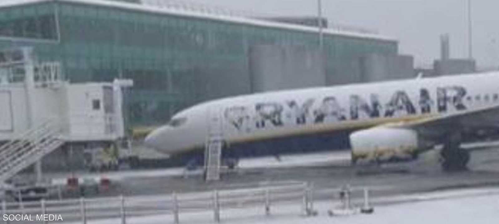 الرحلات الجوية توقفت في مطار مانشستر البريطاني بسبب الثلوج