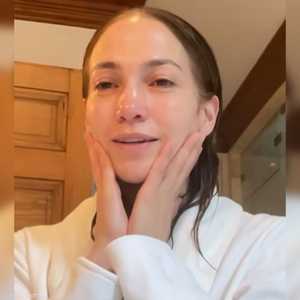 جنيفر لوبيز دون أي مستحضرات تجميل