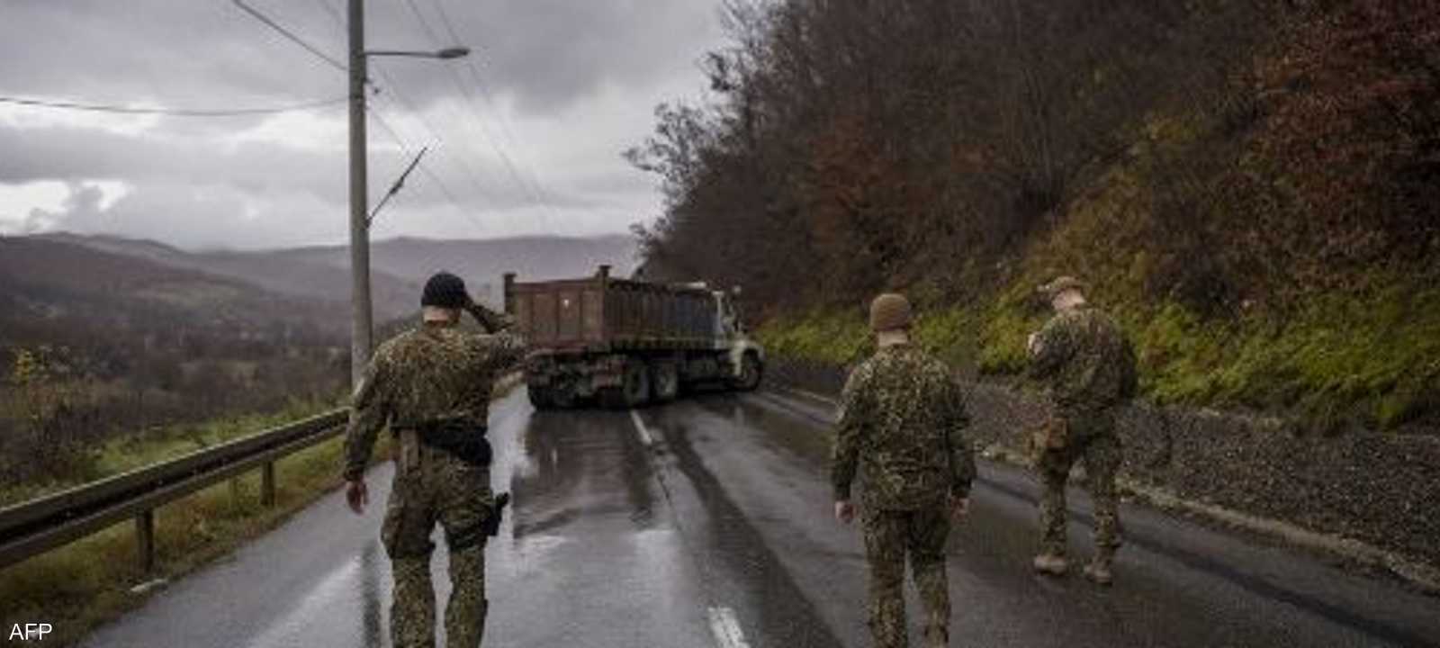 أغلقت شاحنات عدة طرق رئيسية شمالي كوسوفو