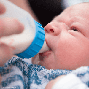 ناشطون يدعون إلى حماية الآباء من الاستغلال