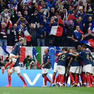 فرحة لاعبي فرنسا بعد الفوز على إنجلترا
