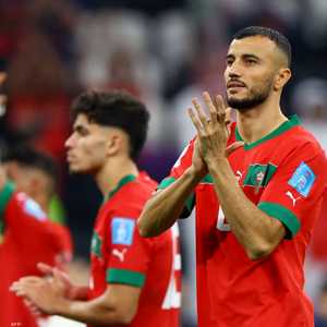 لاعبو المنتخب المغربي يحيون الجمهور المغربي بعد المباراة