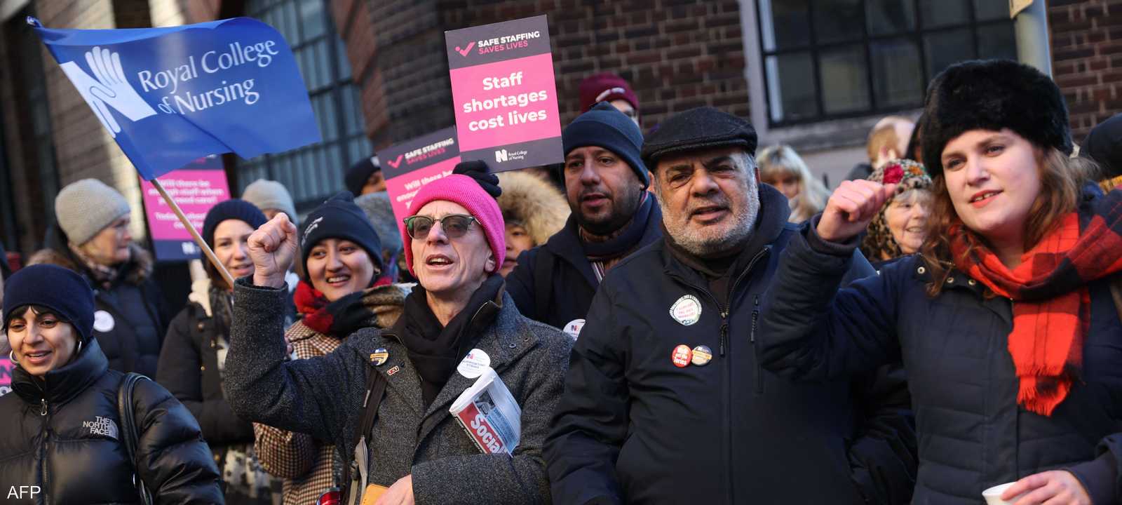 فرق التمريض في بريطانيا تعلن الإضراب بسبب الأجور