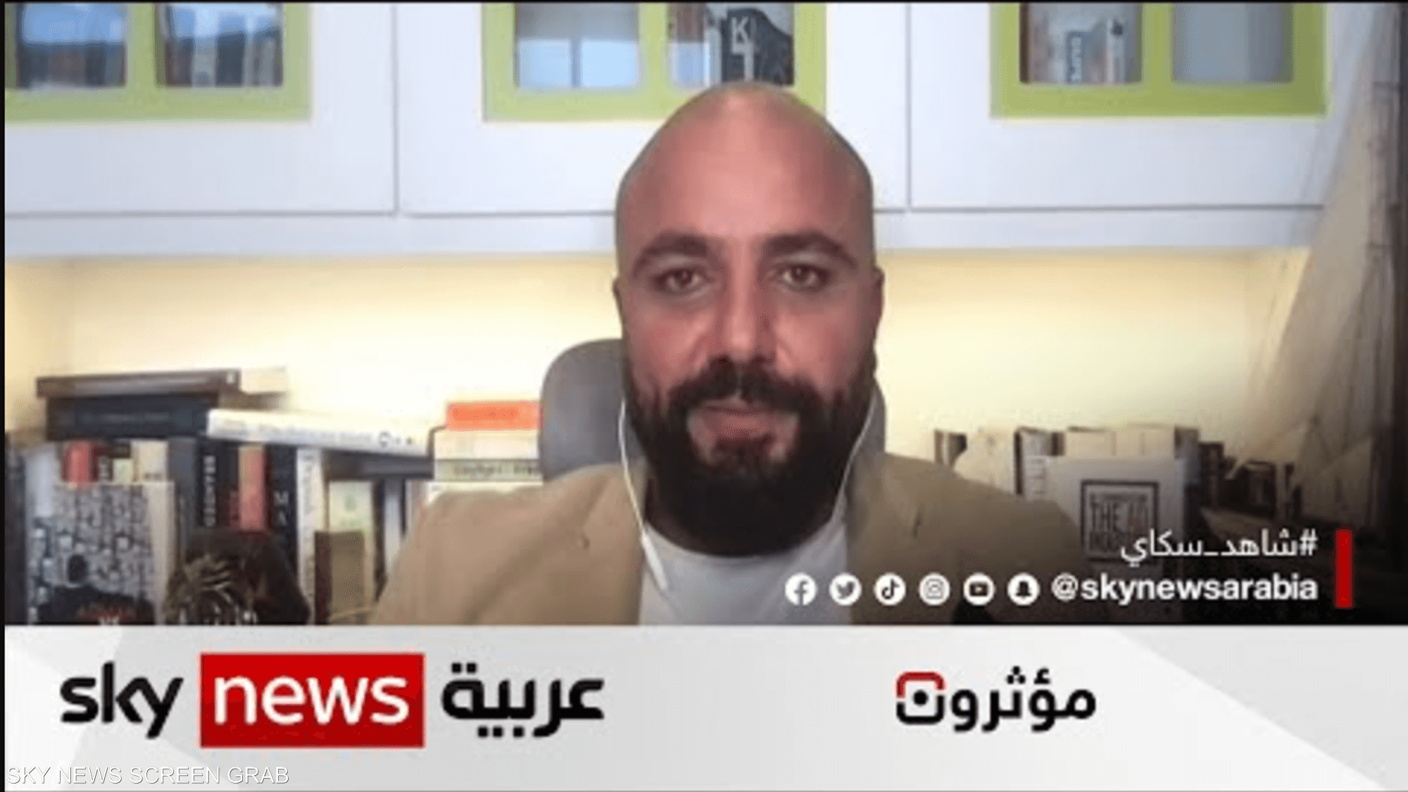 أحمد أبو زناد يواجه نعوم تشومسكي في كتابه الجديد