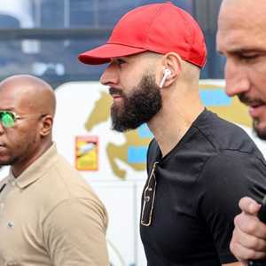 بنزيمة في إجازته بعد مغادرته معسكر فرنسا