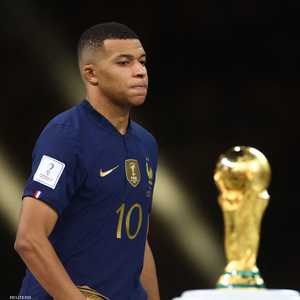 مبابي ذرف الدموع