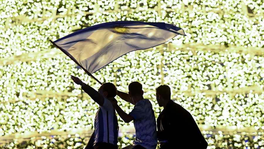 أرجنتينيون في مدريد يحتفلون بفوز منتخبهم بكأس العالم