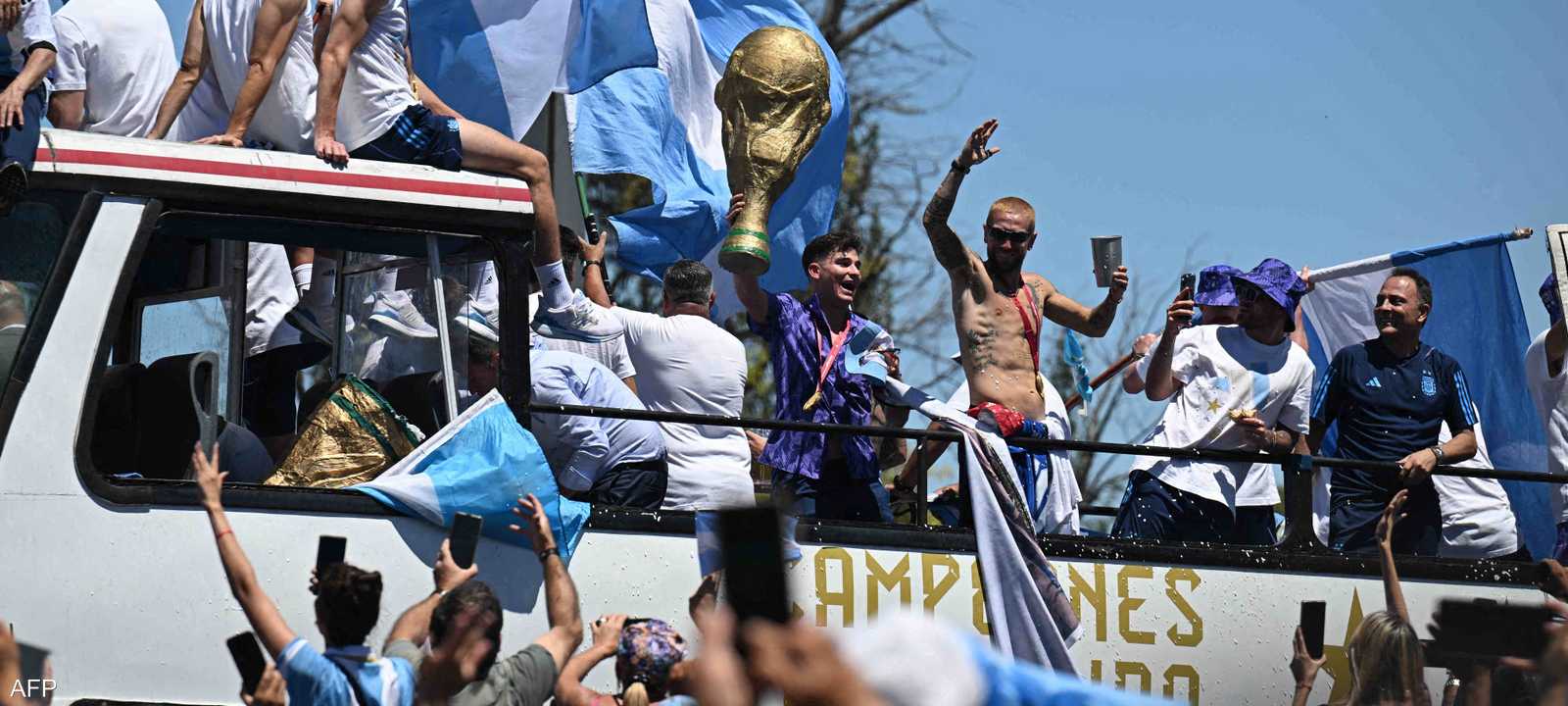 جماهير الأرجنتين تحتفل بالفوز بكأس العالم