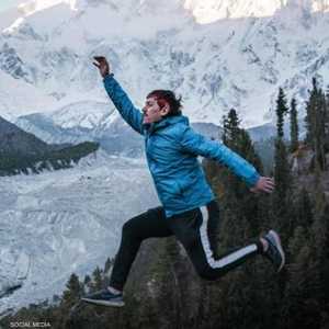 طاف خبيب العالم شرقا وغربا.