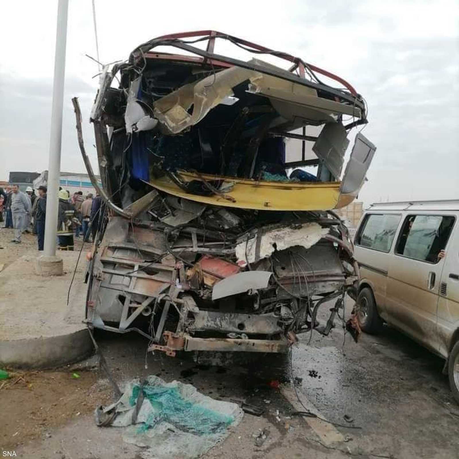 التصادم وقع بين أوتوبيس وسيارة نقل ثقيل