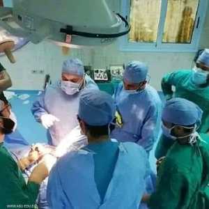 عشرات الأفراد من الأطقم الطبية شاركت في الجراحة