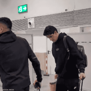 ياسين بونو ويوسف النصيري في مطار إشيبلية