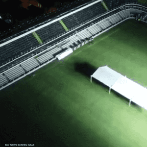 تم تحضير نعشاً ذهبياً عليه صورة بيليه وهو يحمل كأس العالم