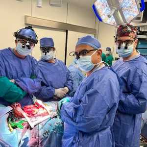 أكثر من 60 فردا شاركوا في هذا الإنجاز الطبي