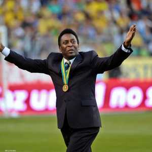 بيليه أسطور كرة القدم البرازيلية رحل عن عمر 82 عاما.