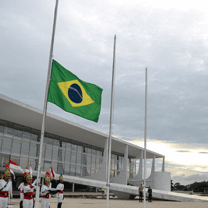 أرشيفية لمراسم تنكيس الأعلام إعلانا للحداد في البرازيل