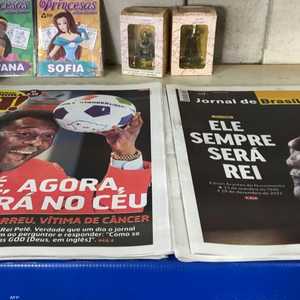 رحيل بيليه الصفحات الأولى للصحف العالمية.