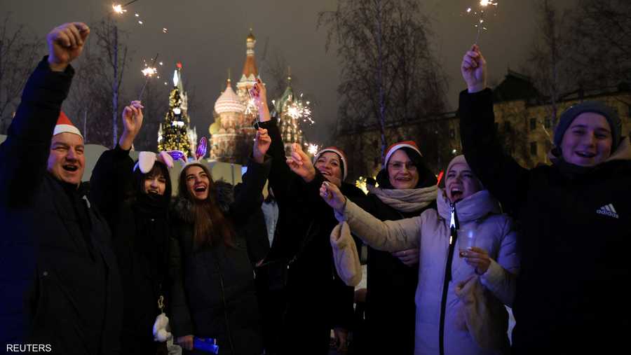 روس يحتفلون بحلول العام الجديد وسط العاصمة موسكو.